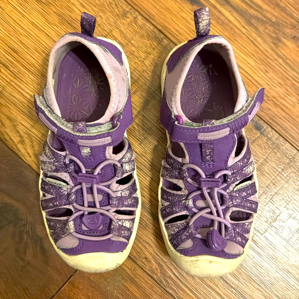 Keens Girls Water Shoes size 10